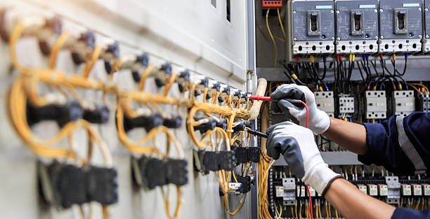 Professional Electrician technician working in Oberlin, KS